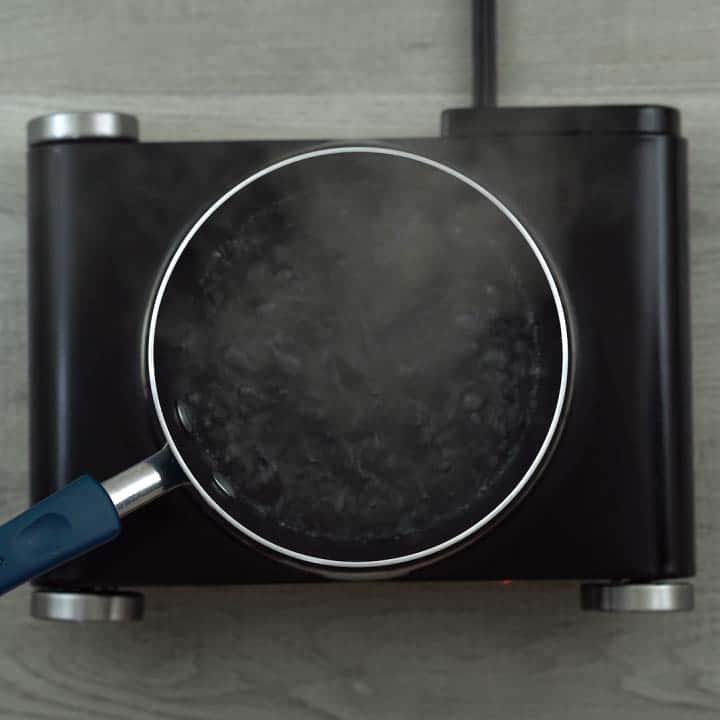 boiling water in sauce pan