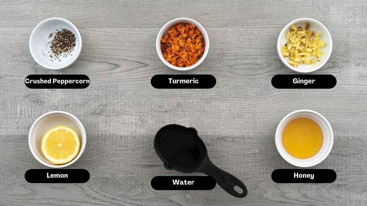 Ingredientes del té de cúrcuma en una mesa