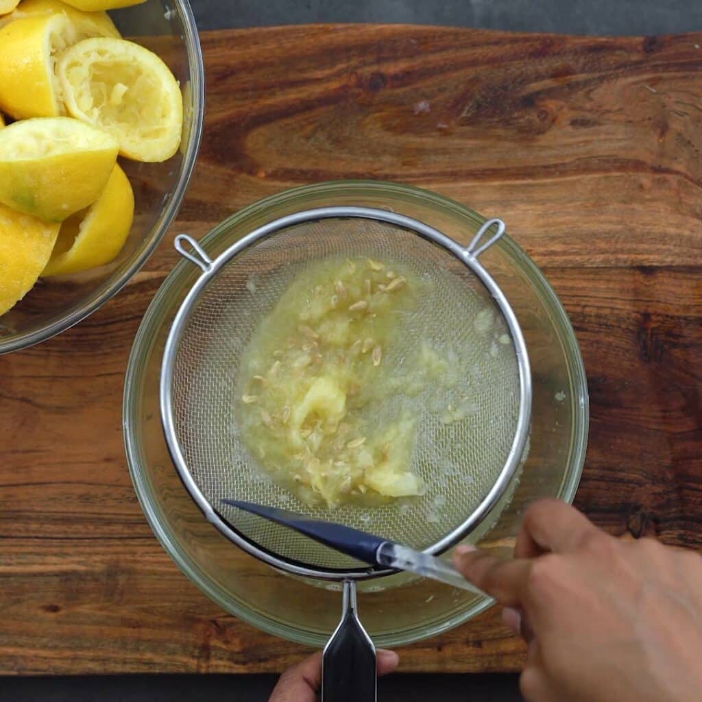 Extracting the juice from pulp in strainer